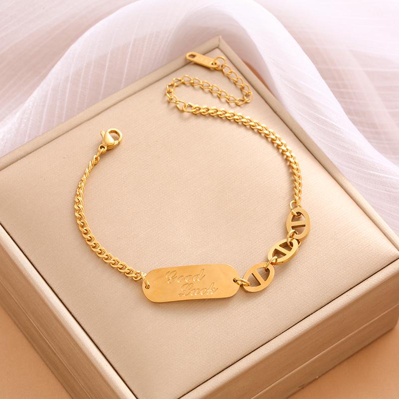 High-End Titanium Steel Four-Leaf Clover Bracelet with Shell Pendant – Durable, Fade-Resistant Design