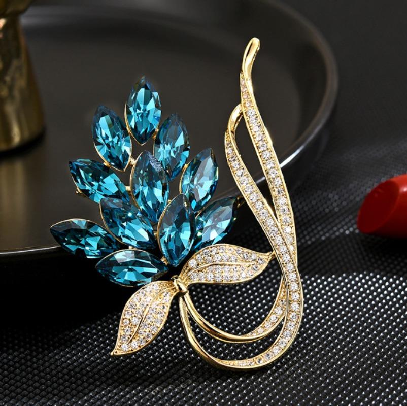 Fashion Sparkling Rhinestone Crystal Flower Brooches for Women Clothing Coat Jewelry Accessries Gifts