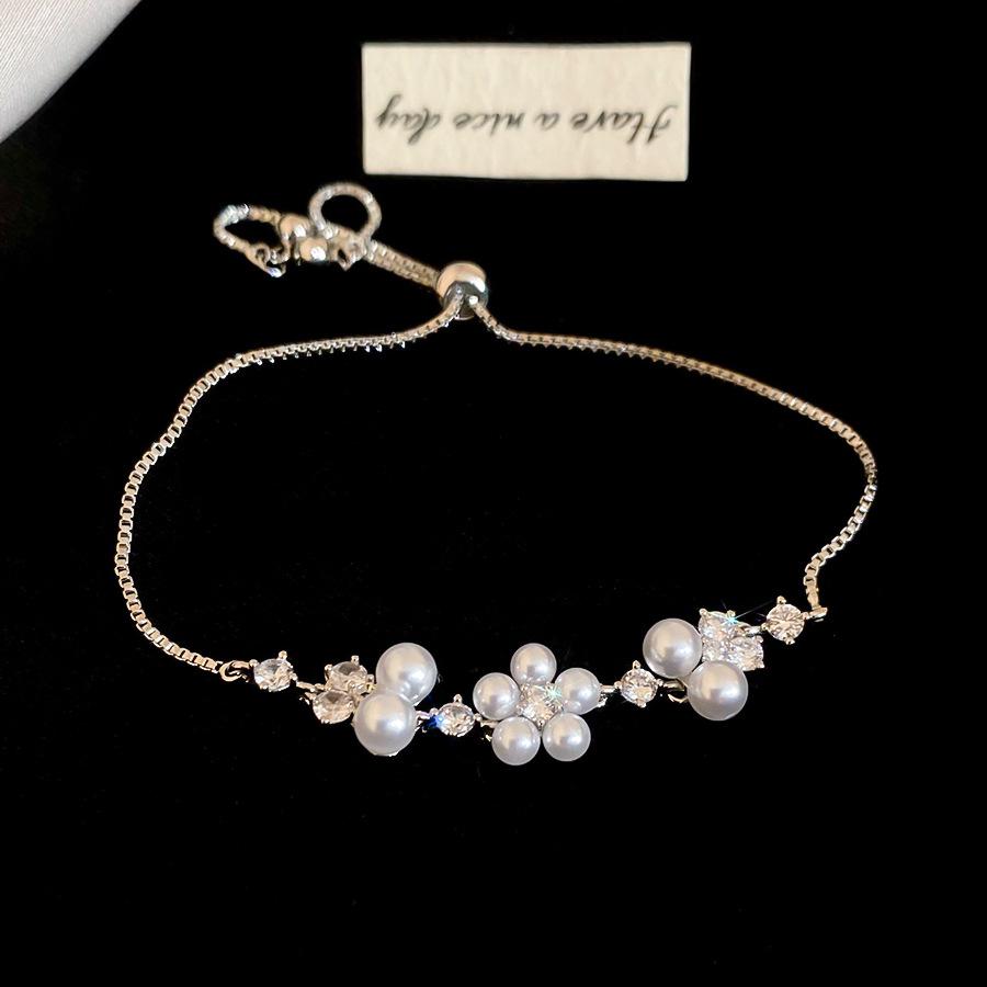 Korean Chic Zircon & Pearl Geometric Bracelet: Light Luxury Fashion Hand Jewelry