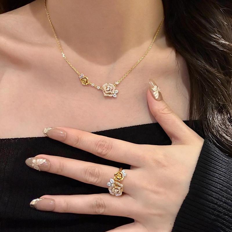 Elegant Floral Necklace For Women Featuring Luxurious Double Flower Design