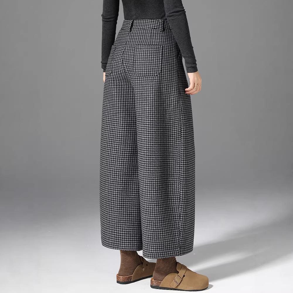 Women's High-Waisted Woolen Wide-Leg Plaid Pants with Velvet Lining for Autumn/Winter – Petite Casual Style.