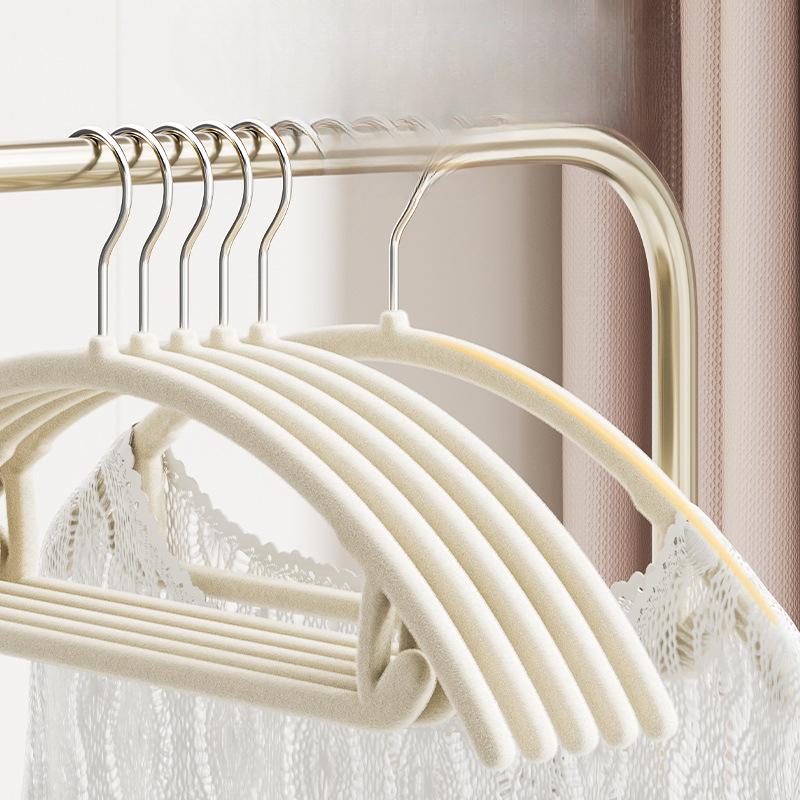 A Household Flocking Clothes Rack That Leaves No Trace and Is Anti-slip A Clothes Storage Rack That Doesn't Shed Fibers