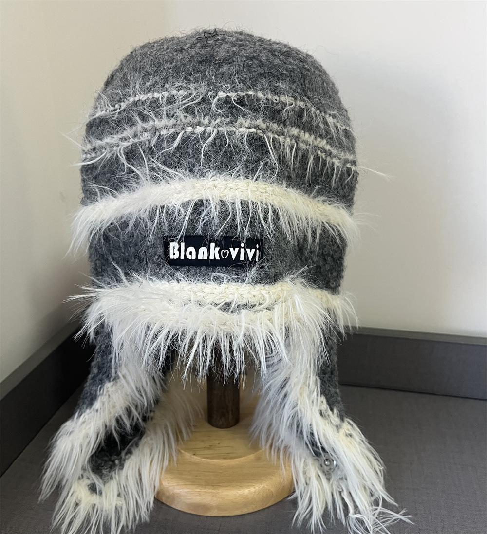 

Contrast color neck plush hat women s autumn and winter warm ear protection knitted hat big head circumference fashionable and cute headgear Adult average size (55-60cm) сірий колір