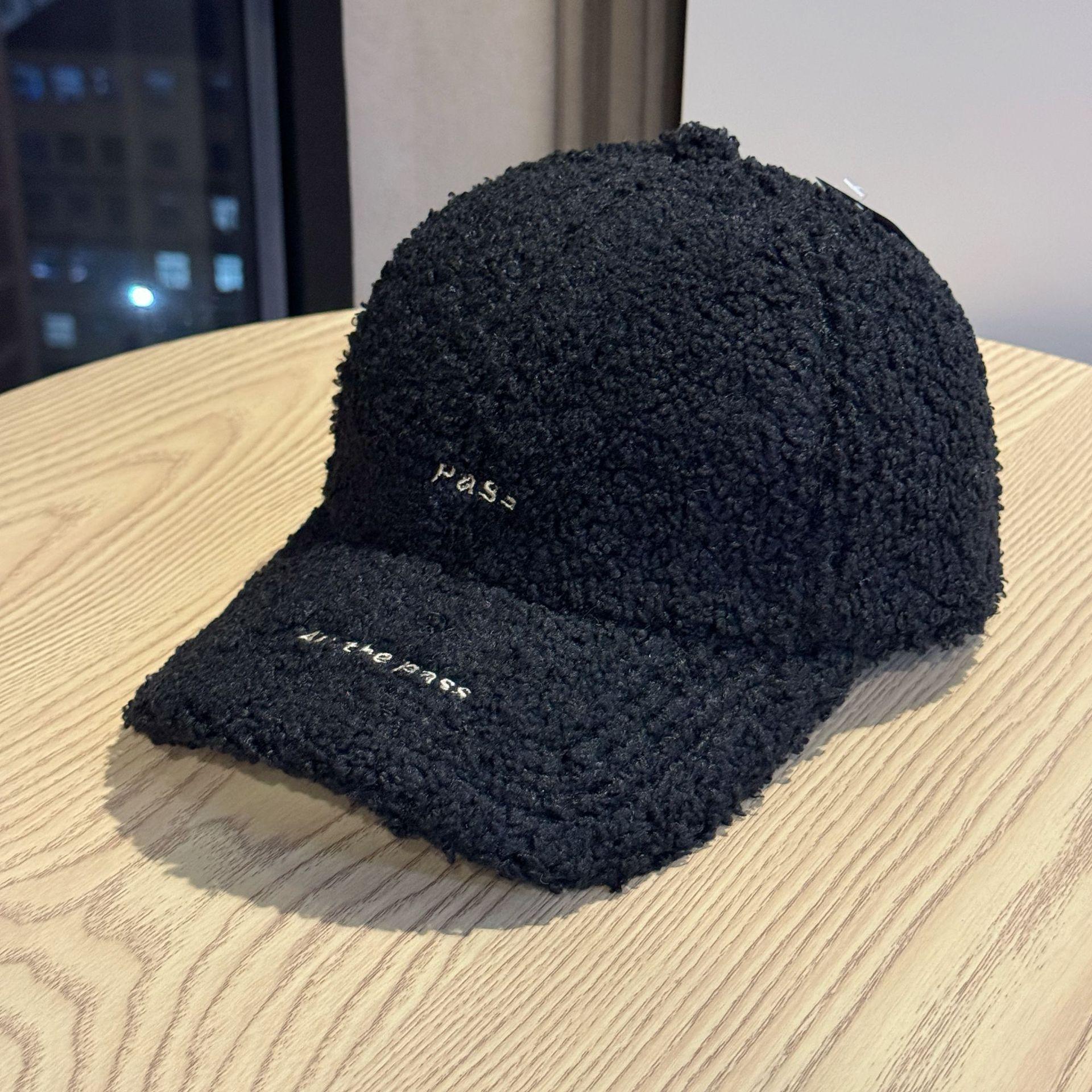 

New lamb wool hat for women, autumn and winter thick plush baseball cap, makes the face look smaller, warm, Japanese style, suitable for large head Adult54-60Adjustable чёрный