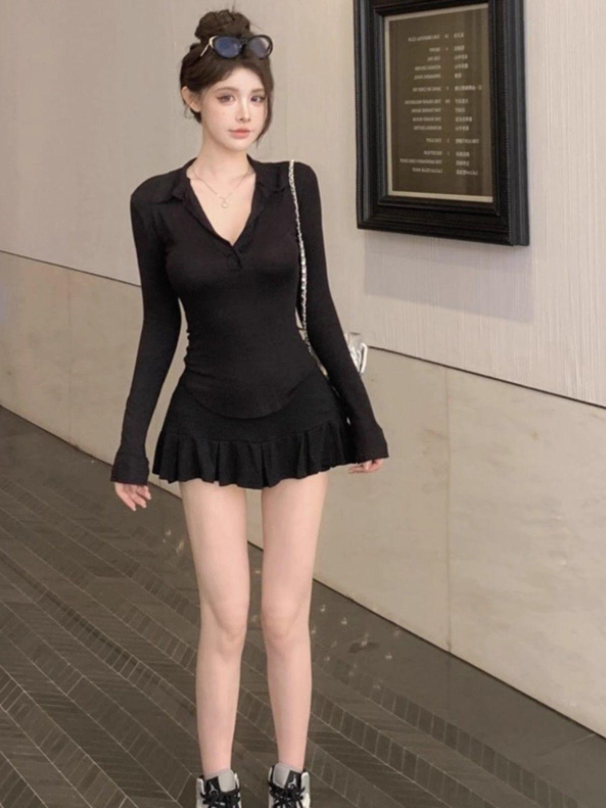 

Women s Spicy Girl V-Neck Polo Top & High-Waisted Pleated Skirt Pants Set, Slim-Fit, Long-Sleeved, Cinched Waist, Two-Piece. Small