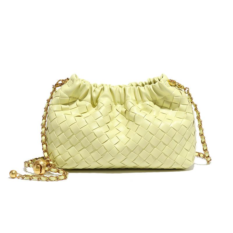 Hand-Woven Cloud Bag, Simple Metal Chain Shoulder Bag, Fashionable Niche Design, Exquisite Oblique Span Women'S Bag