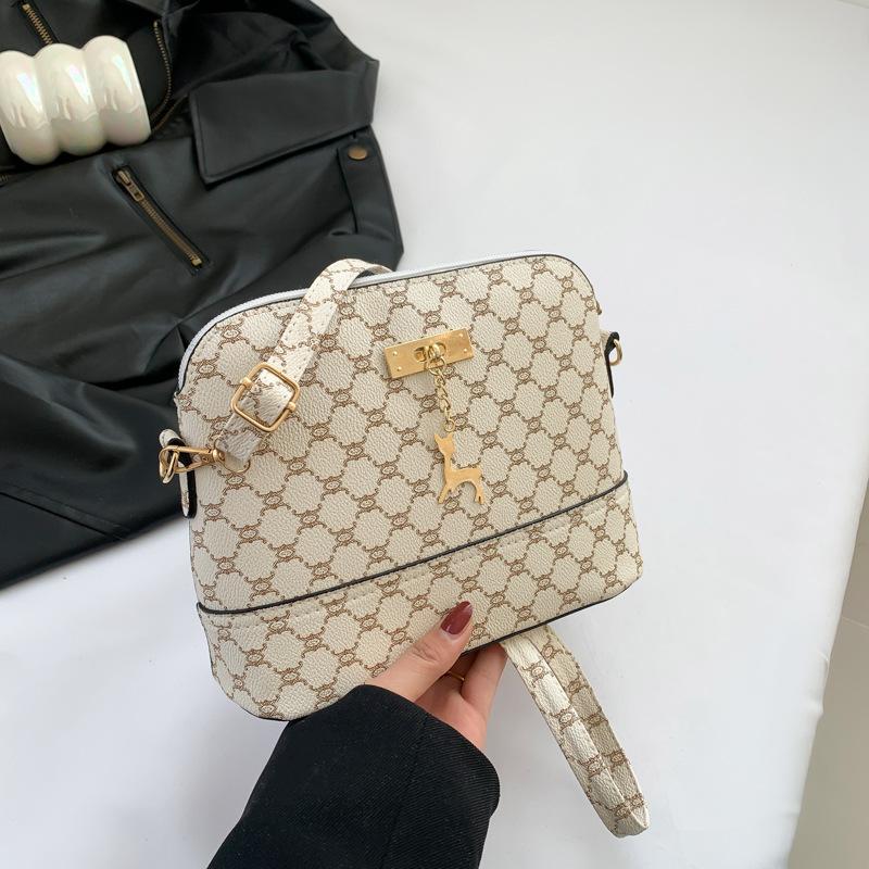 

Модна жіноча сумка на плечі в приміській атмосфері Літо 2024 Новий нішевий дизайн Модна проста жіноча сумка