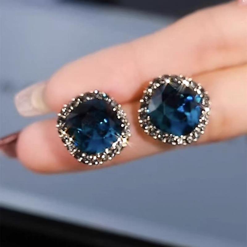 

Silver Needle Fashion Blue Crystal Ear Studs - Elegant Retro Earrings for Women - Exquisite Ear Accessories сірий колір/синій