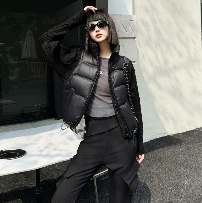 

Knitted Sleeve Splicing Down Jacket Women s Short 2025 Winter Fashion Lightweight Stand-up Collar Skinny Casual Warm Jacket Tide M чорний