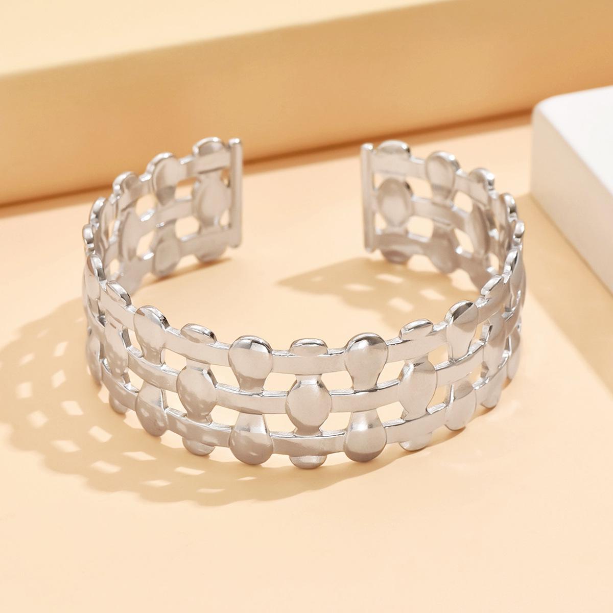 Retro French Hollow Woven Design Stainless Steel Gold Bracelet for Women
