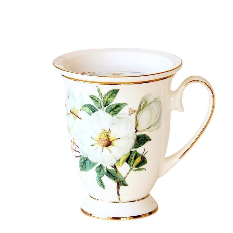 Kreativer Europäischer Keramikbecher mit Deckel Große Kapazität Knochenporzellan Wasserbecher Frühstückstasse Milchkaffeetasse Leichter Luxus