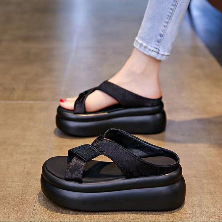 Cool slippers women's summer wear 2025 new muffin shoes small thick soles increase seaside beach casual slippers