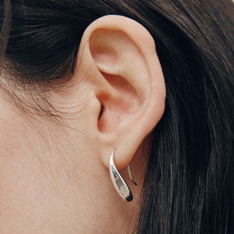 

LUMIAH QUIET DROP HOOK EARRINGS SILVER