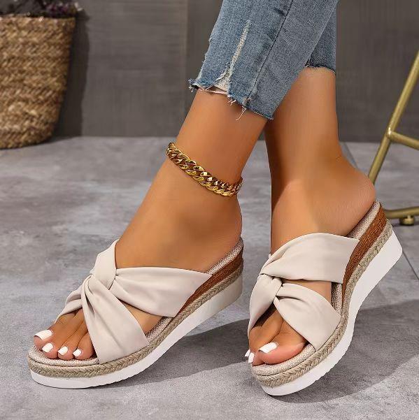 

European and American large size slope heel slippers fashionable versatile bow 2025 new casual beach slippers women 43