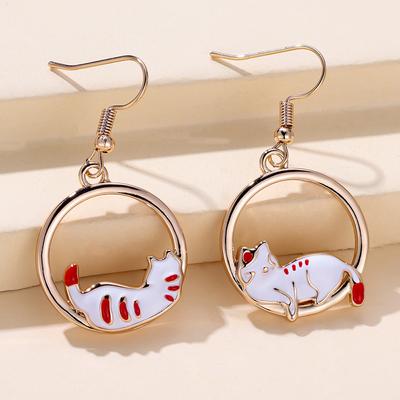 1 paio di orecchini pendenti a forma di gatto smaltato dei cartoni animati per donne e ragazze, graziosi e adorabili orecchini a gancio, gioielli alla moda, regali di compleanno