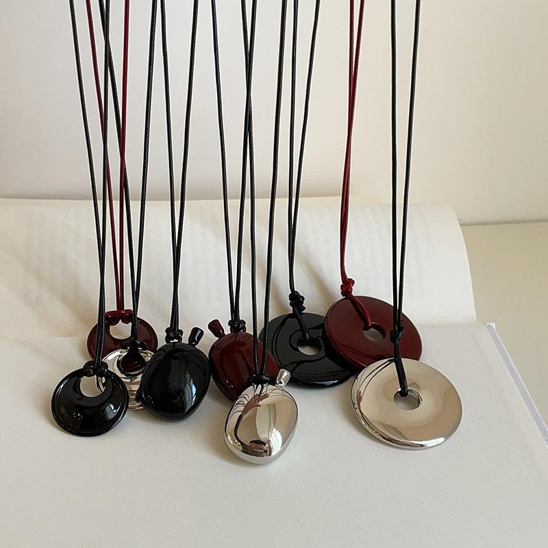 Niche Safety Buckle Water Bottle Black Leather Rope Long Necklace Female Simple Personality Fashion Versatile Neck Chain Sweater Chain