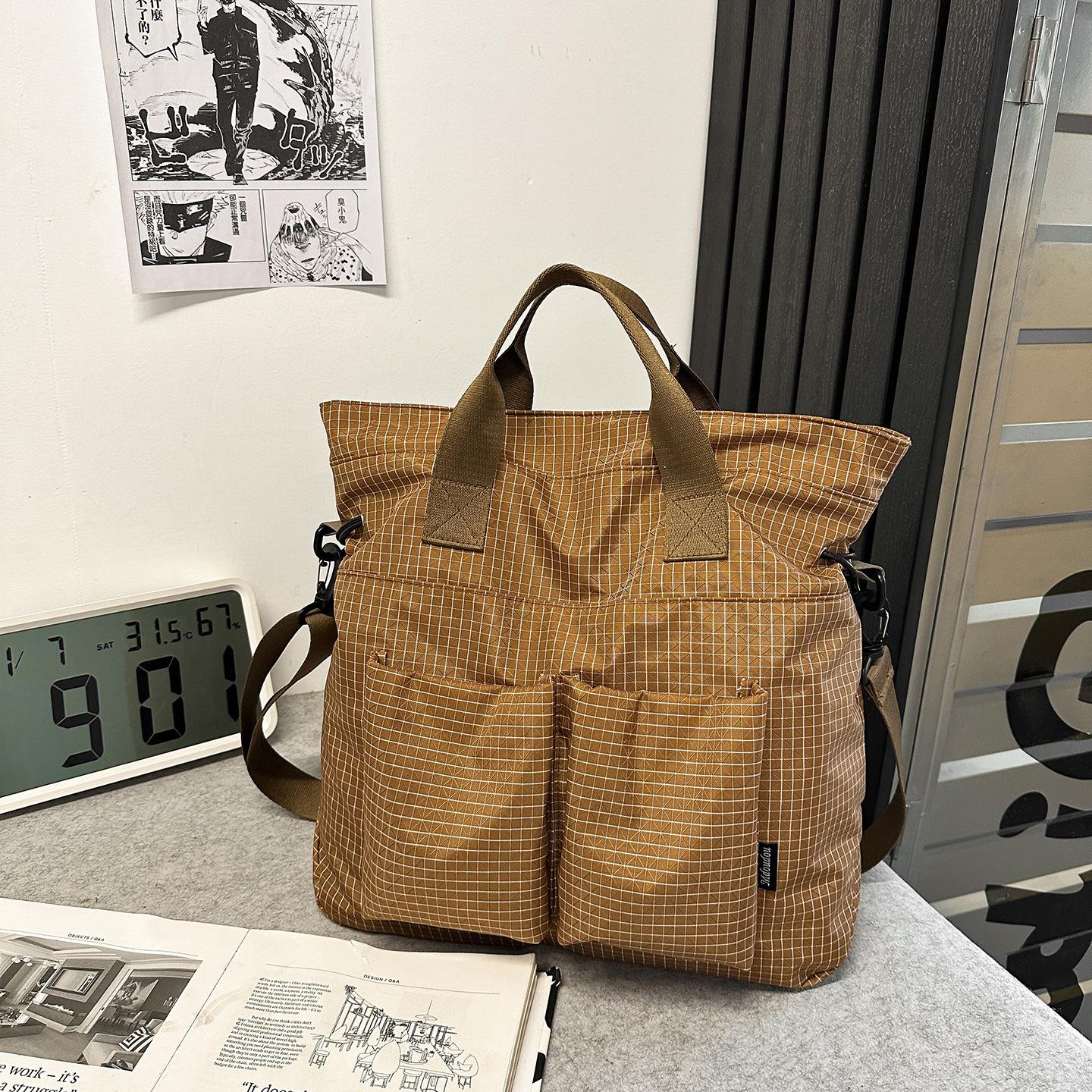 Plaid tote bag, men s and women s large-capacity portable shoulder commuter bag, large-capacity flat bag, locomotive mailman messenger bag. коричневый