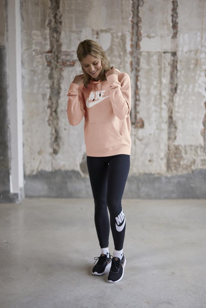 Кроссовки Nike Tanjun Women черный/багровый вольт/белый/металлический красный бронзовый