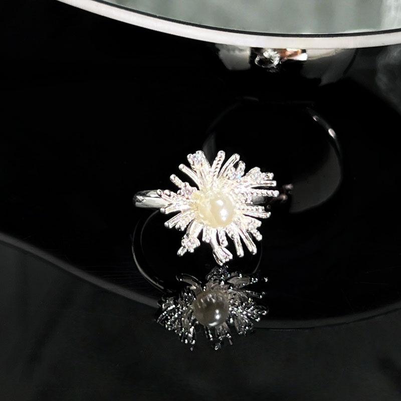 New trendy pearl inlaid personalized fireworks bright ring women s light luxury temperament small sugar cube cold wind index finger ring