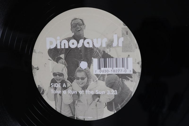 

12-дюймовая пластинка DINOSAUR JR. Беги к солнцу Не ты Т NEG103T БЕЛЫЙ И ЧЕРНЫЙ 1997 Великобритания Рок Б/У
