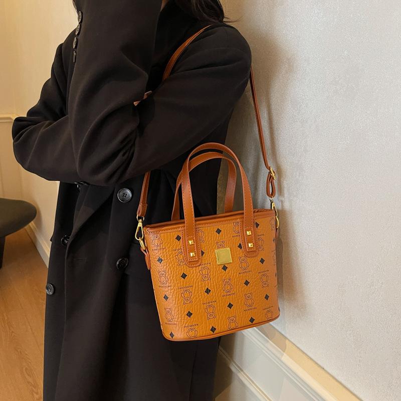 High-end Little Girl New Autumn and Winter Niche Texture Portable Bucket Bag Versatile Shoulder Messenger Bag Bag