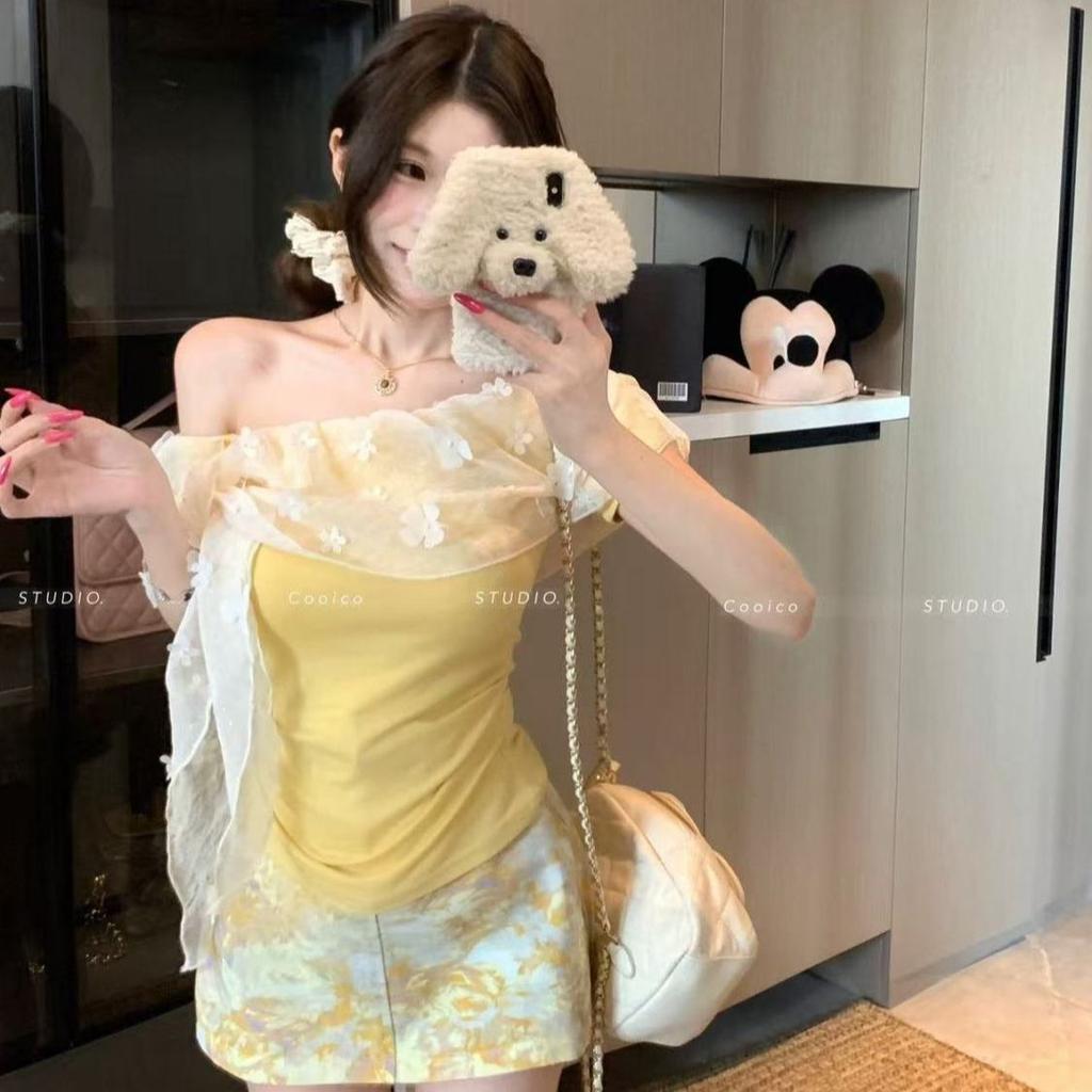 Süßes Einseitig schulterfreies T-Shirt mit Spitzeneinsatz und kurzen Ärmeln für Damen Neues Sommer Slim Figurumspielendes Oberteil