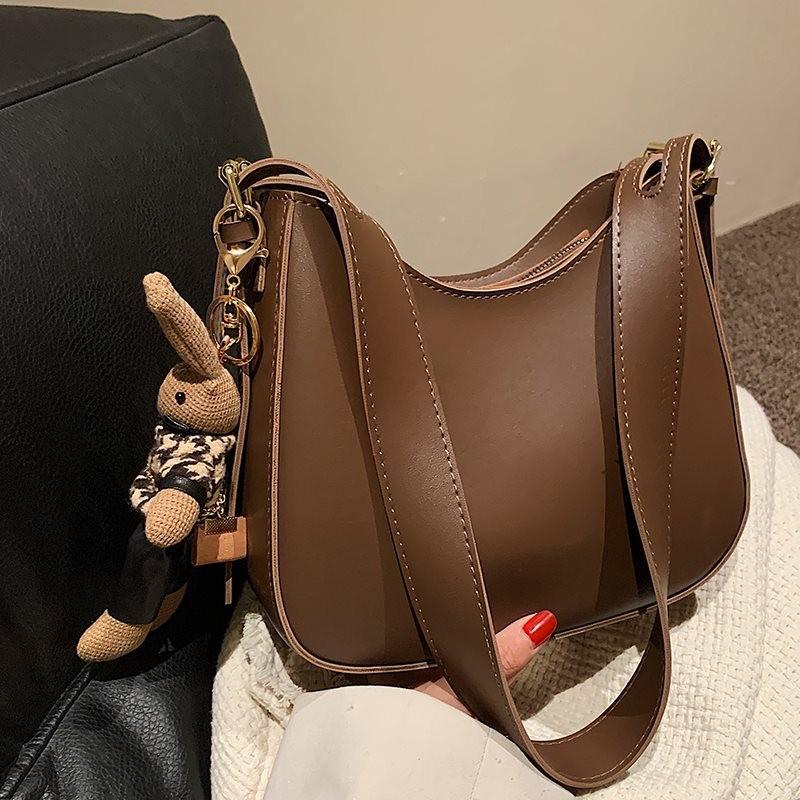 Stylish Retro Shoulder Bag For Women With Chic Design Perfect For Spring And Summer Outfits