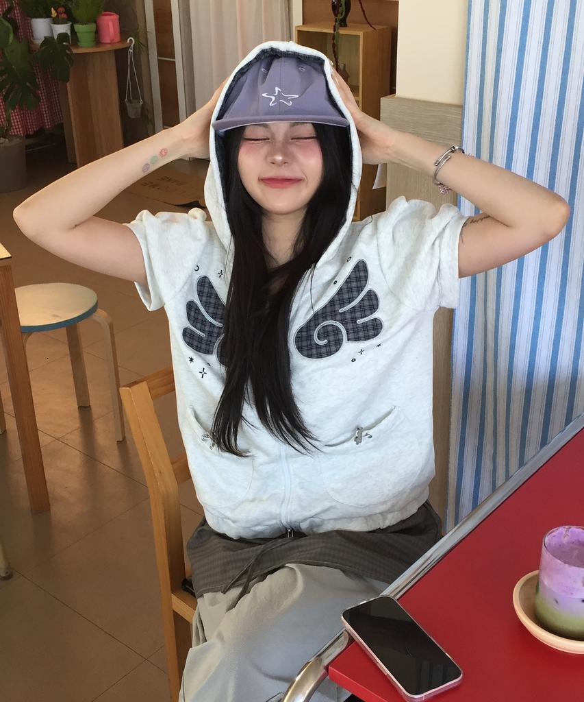 Some Place Angel Hoodie Check Contrast Detail Pocket Drawstring Puff Short Sleeve Zip-Up Hoodie [Baekmerange]