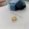 Orecchini a clip dell'orecchio: Bracciale a Tre Anelli Senza Foratura, Superficie Liscia con Stile Giapponese-Coreano Raffreddato in Oro.
