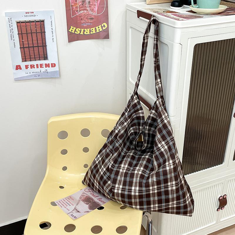 

Модный тренд нишевый дизайн сумка большой вместимости 2025 весна новая в зарубежном стиле женская простая плечевая сумка-тоут