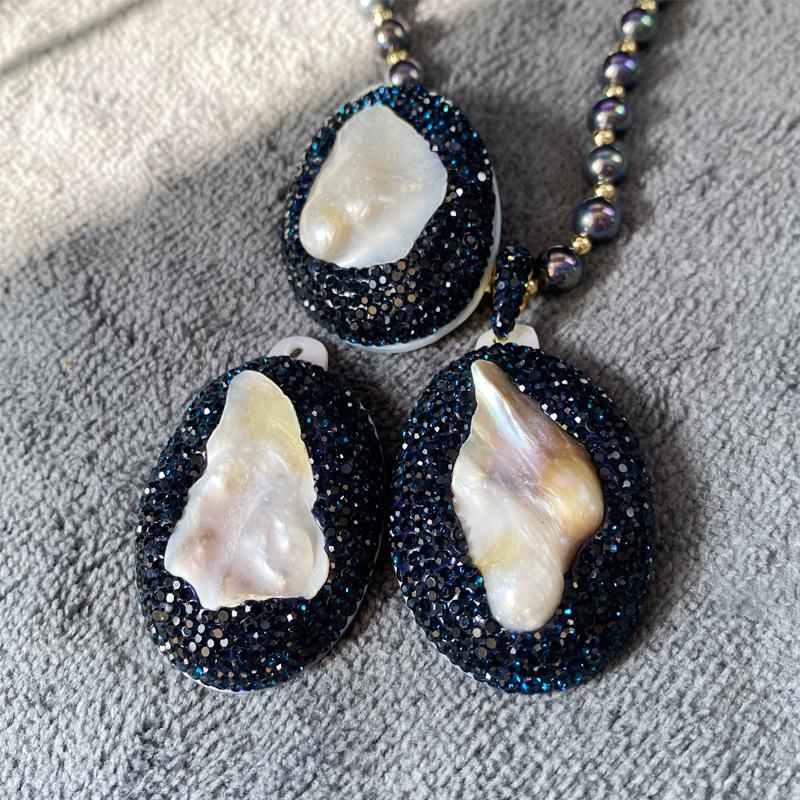 Handmade Baroque Pearl Necklace with Shell Bead Pendant Niche Design
