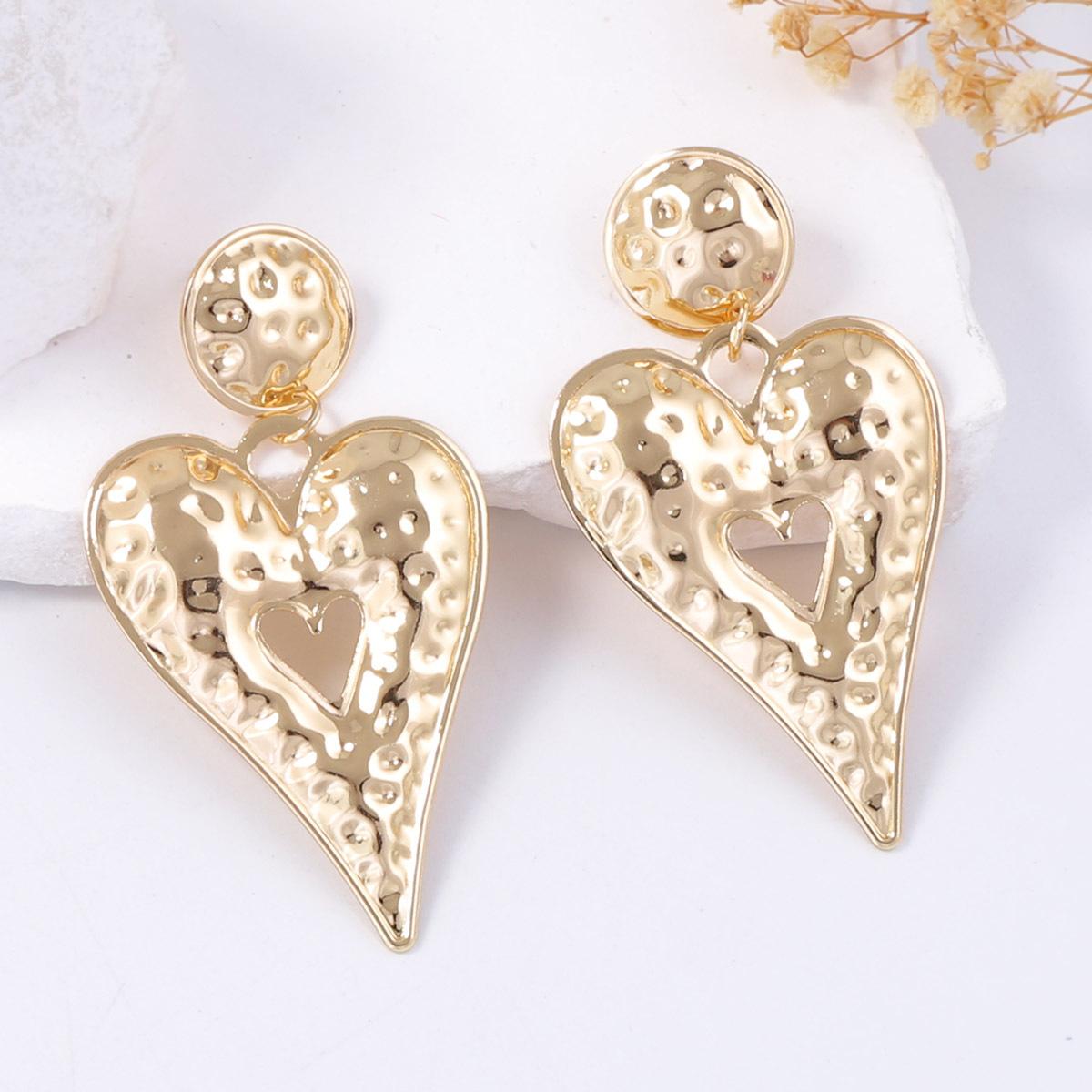

Personalized, trendy, retro, unique and niche textured, hollowed-out, exaggerated heart-shaped pendant earrings, versatile and elegant style
