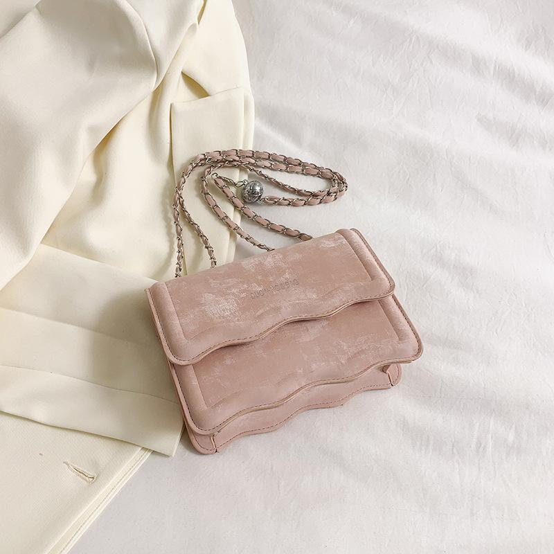 

Temperament simple and fashionable Korean version chain small bag women s 2025 spring new shoulder messenger bag texture small square bag розовый