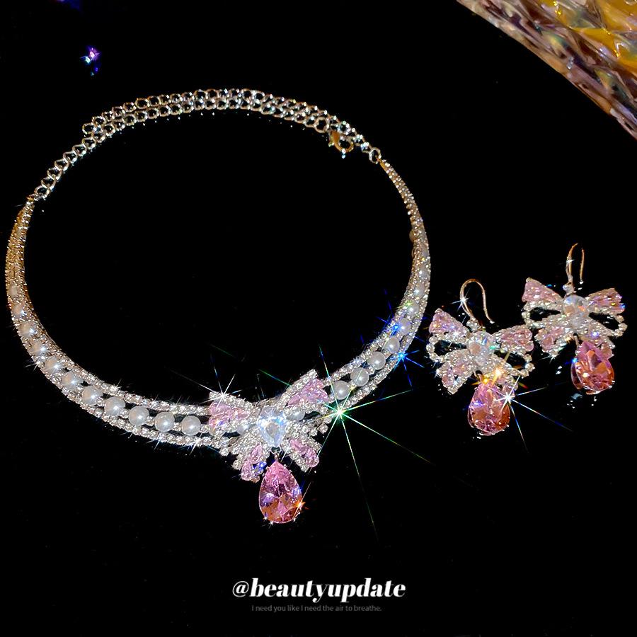Collana Zircone Nodo a Farfalla Goccia d'Acqua: Elegante Catena per Clavicola - Accessorio Versatile per Donne