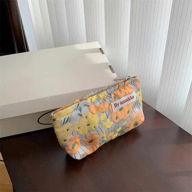 

Women Retro Floral Relief Makeup Cosmetic Bag Organizer Pouch Travel Make Up Zipper Clutch Toiletry Canvas Beauty Pencil Case