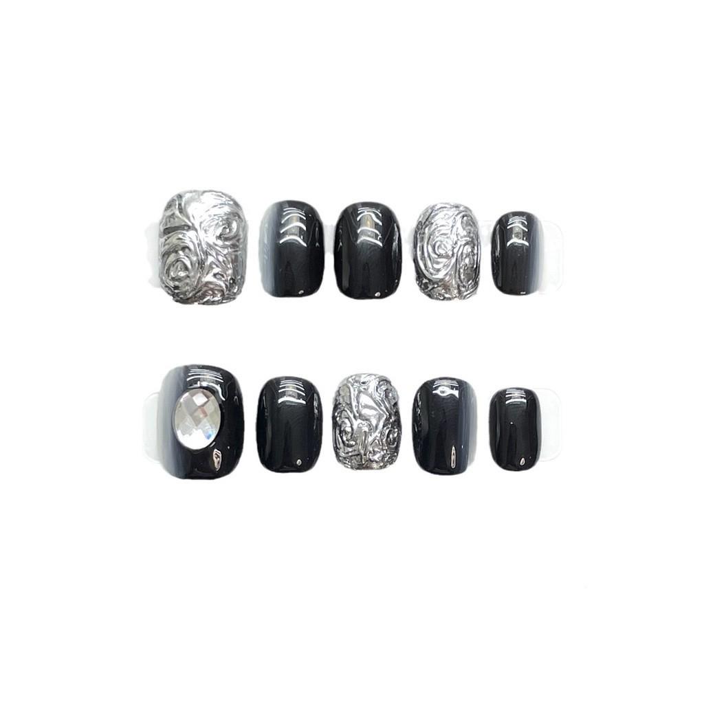 100% RĘCZNIE WYKONANE Krótkie okrągłe sztuczne paznokcie z klejem Ciemny migający francuski magiczny lustrzany proszek Tłoczone ręcznie malowane gradientowe akrylowe paznokcie dociskowe