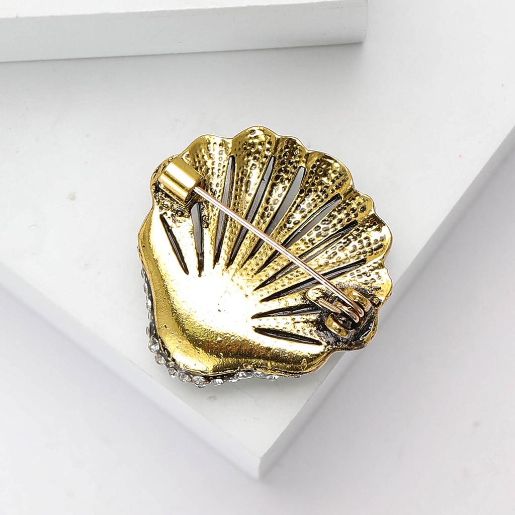 Classic Rhinestone Shell Brooches for Women Unisex Pear Ocean Pins Friend Event Party New Gifts Jewelry Decoration Accessories