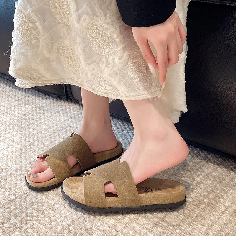 French Gentle Thick-soled One-word Women's Outer Wear 2025 New High-end Skirt Shoes Seaside Vacation Slippers