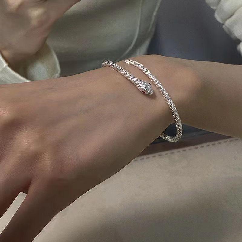 Sweet Shining Zircon Butterfly Bracelet for Women Anti-Allergic Silver Color Chain Bling Bracelet with Stamp Gift