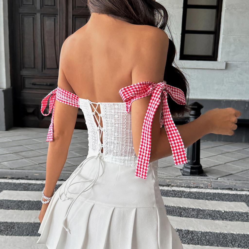 Corsete, îmbrăcăminte de damă la modă și elegantă