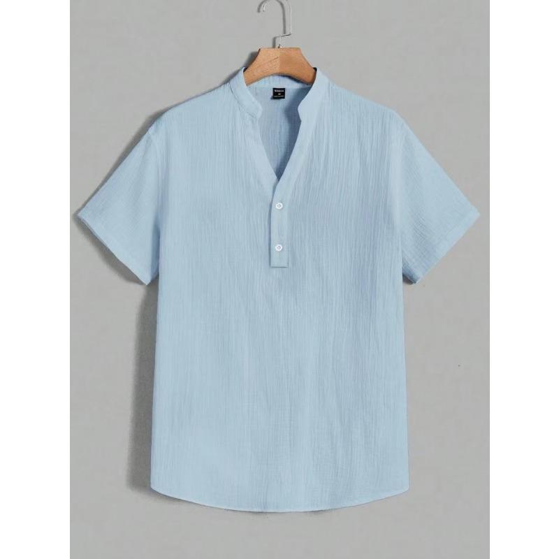 Camisa Texturizada Azul Claro para Hombre con Cuello Alto, Top Henley Casual de Manga Corta, Tejido Transpirable para Verano