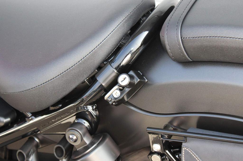 Kijima Schlosshalter für Motorradhelme, schwarz, für allgemeine Zwecke, Rebel 250 HONDA, 28,6 mm [2020 kompatibel usw.], 303-1597