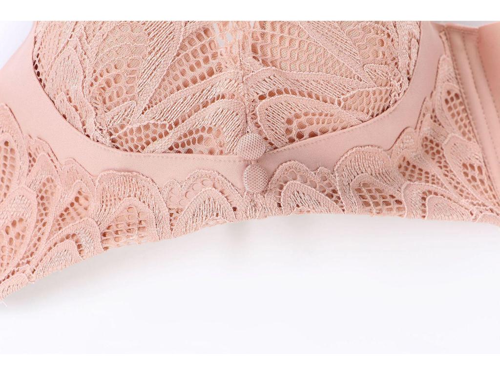 Originales französisches romantisches Spitzen-Bügel-BH-Set für kleine Oberweiten.