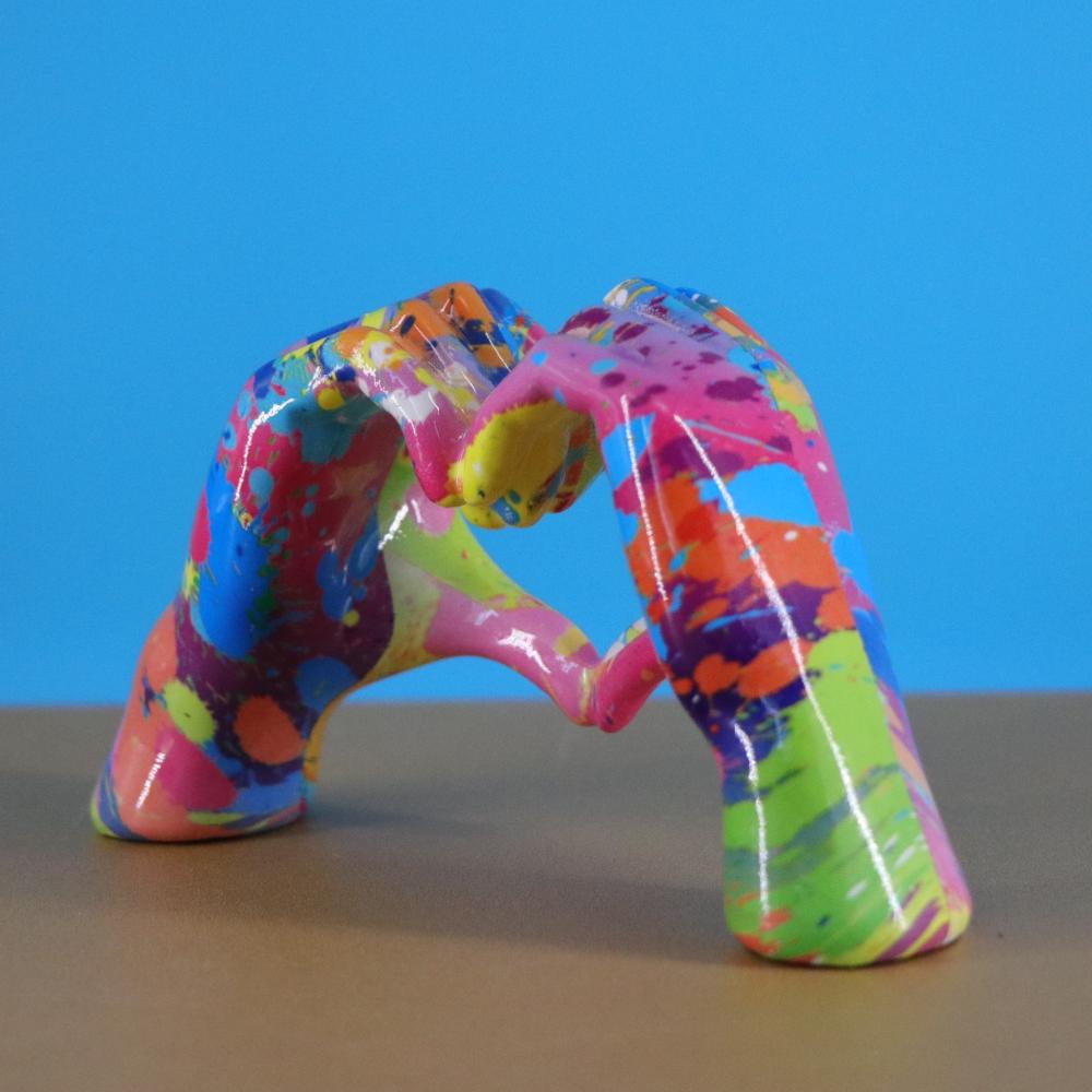 Creative Color Oil Painting Heart-shaped Gesture Figurine Ornament Love Hand Sculpture Modern Fashion Home Desktop Decoration