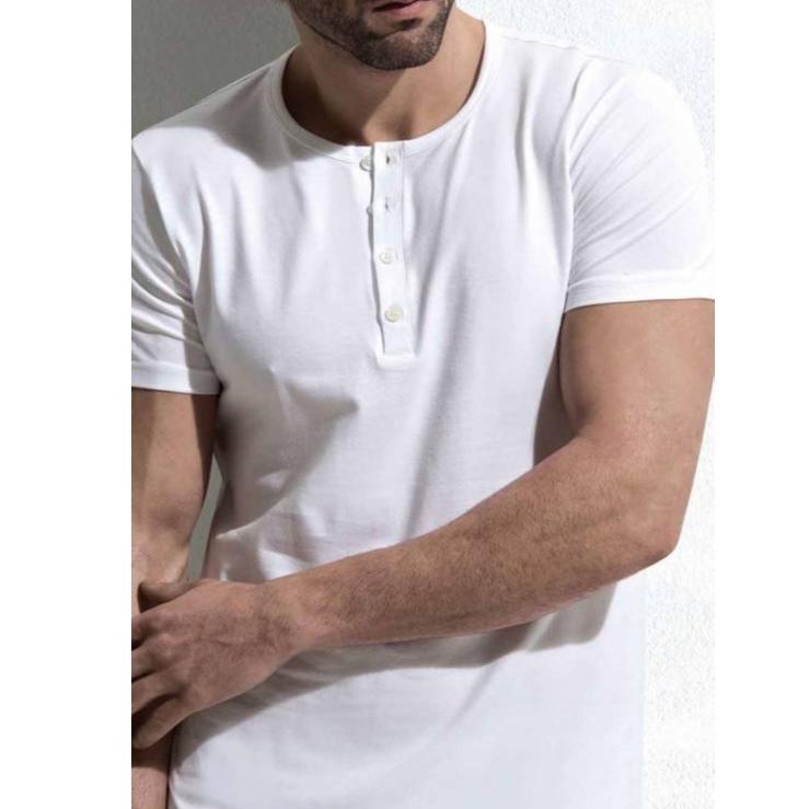 

Спортсмен Cacharel на пуговицах 1308