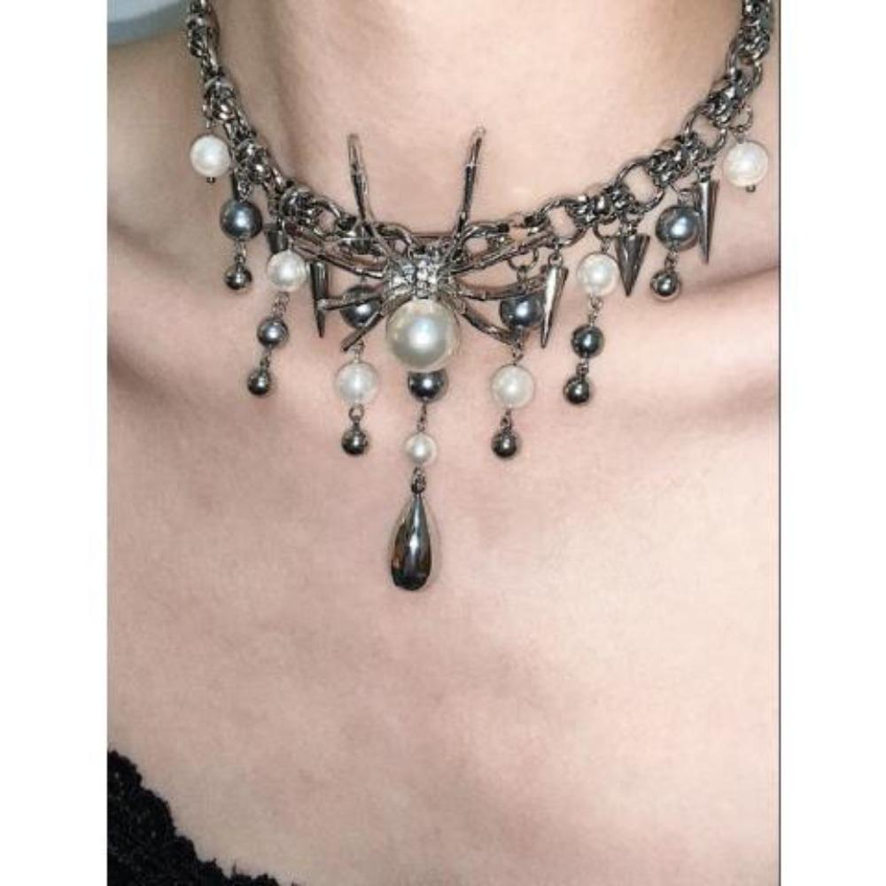 Choker spider tassel Pearl necklace features a retro and niche design