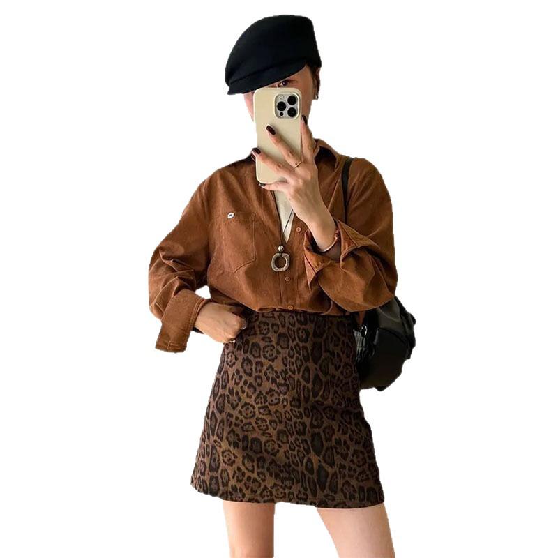 Γυναικεία Bodycon Φούστα σε Γραμμή Α με Καφέ Λεοπάρ Σχέδιο - Άνοιξη/Φθινόπωρο 2025, Ψηλόμεση Κοντή Φούστα που Αδυνατίζει για Μικρόσωμες, Στυλ 'Hot Girl'