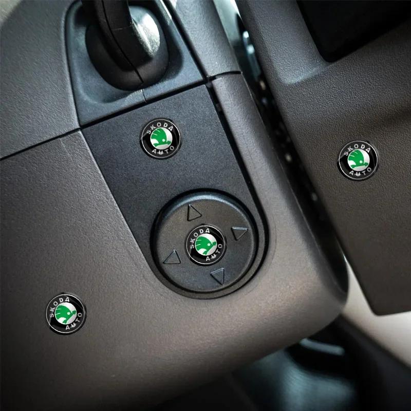 Naklejka Samochodowa 2026 Gorące 10 Sztuk Logo Samochodu Konsola Środkowa Samochodu Naklejka Dekoracyjna na Róg Dla Skoda Octavia Fabia Superb Roomster Kodiaq