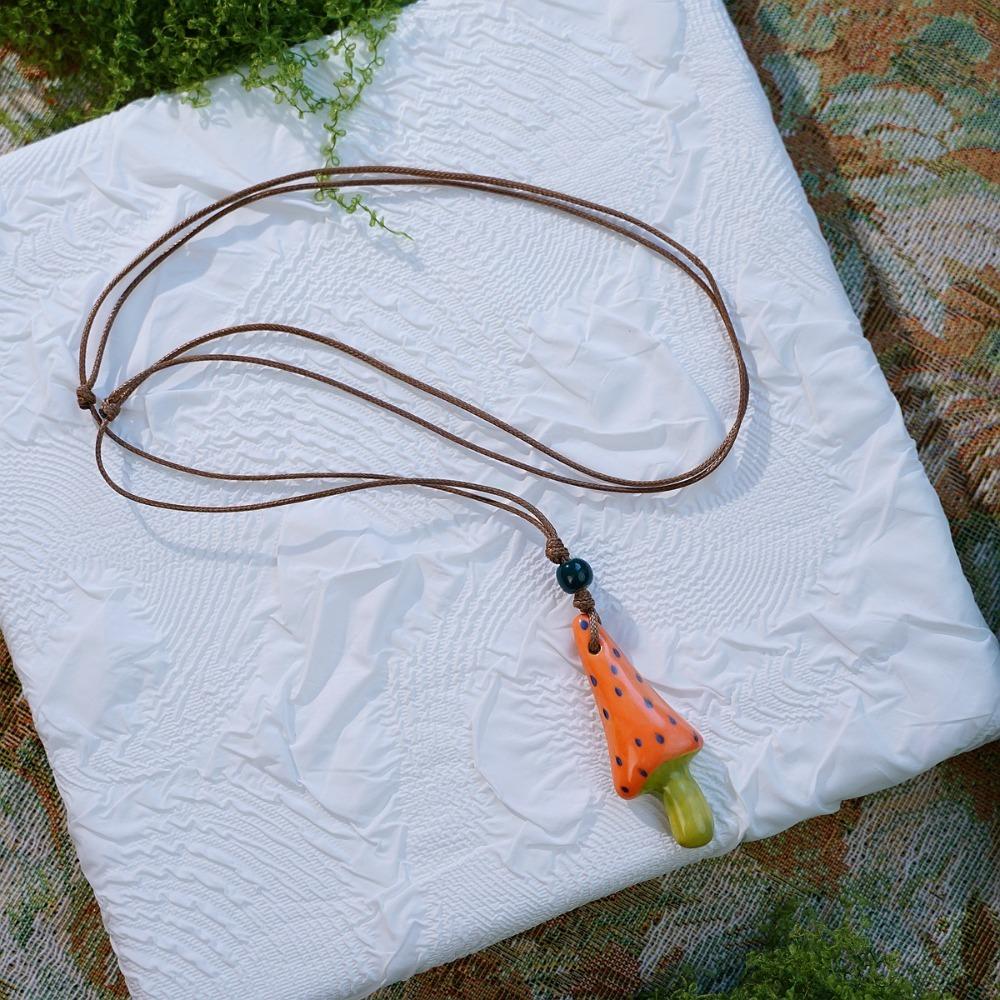 

Fashion Ceramic Mushroom Pendant Necklaces Hand-painted Small Flower Ceramic Charm Necklaces Sweater Chain Necklaces Gift