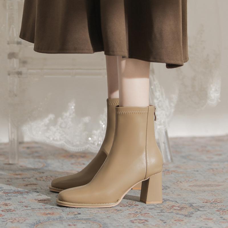 Stiefel mit grobem Absatz für Damen, Herbst und Winter 2025, neues Internet-Berühmtheits-Explosionsmodell, vielseitig, schlicht, eckige Spitze, hoher Absatz, dünn, elastisch, kurzer Stiefel